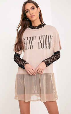 NEW YORK SPLICED SLOGAN NUDE MESH HEM T SHIRT